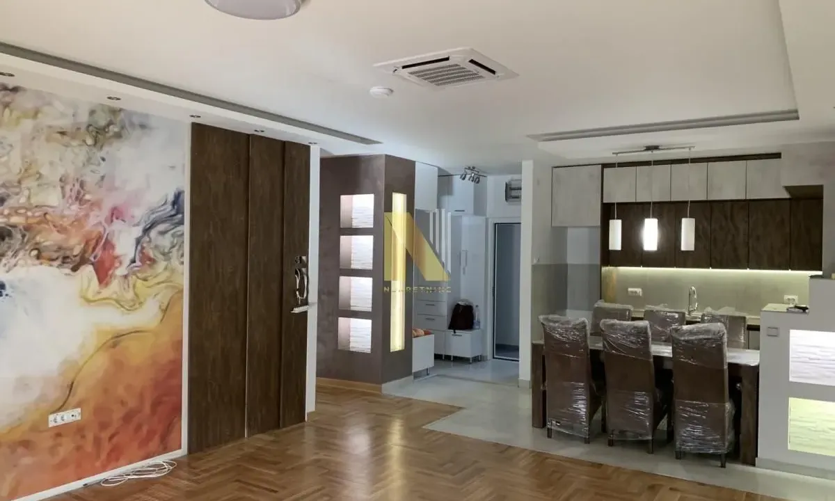 Izdavanje, trosoban stan, 93m², Centar, Novi Sad