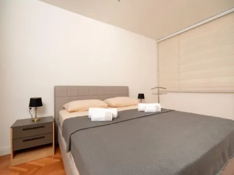 Izdavanje, dvosoban stan, 58m², Centar, Bar - image 8