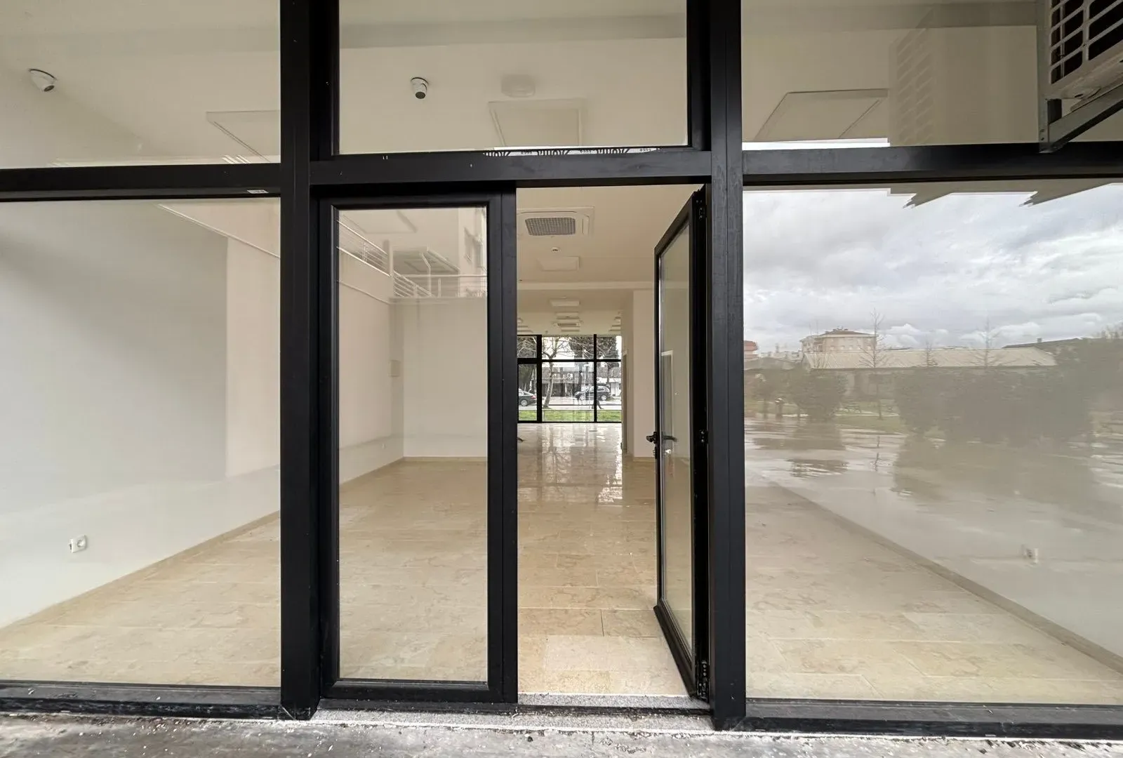 Rent, office space, 122m², Pobrežje, Podgorica