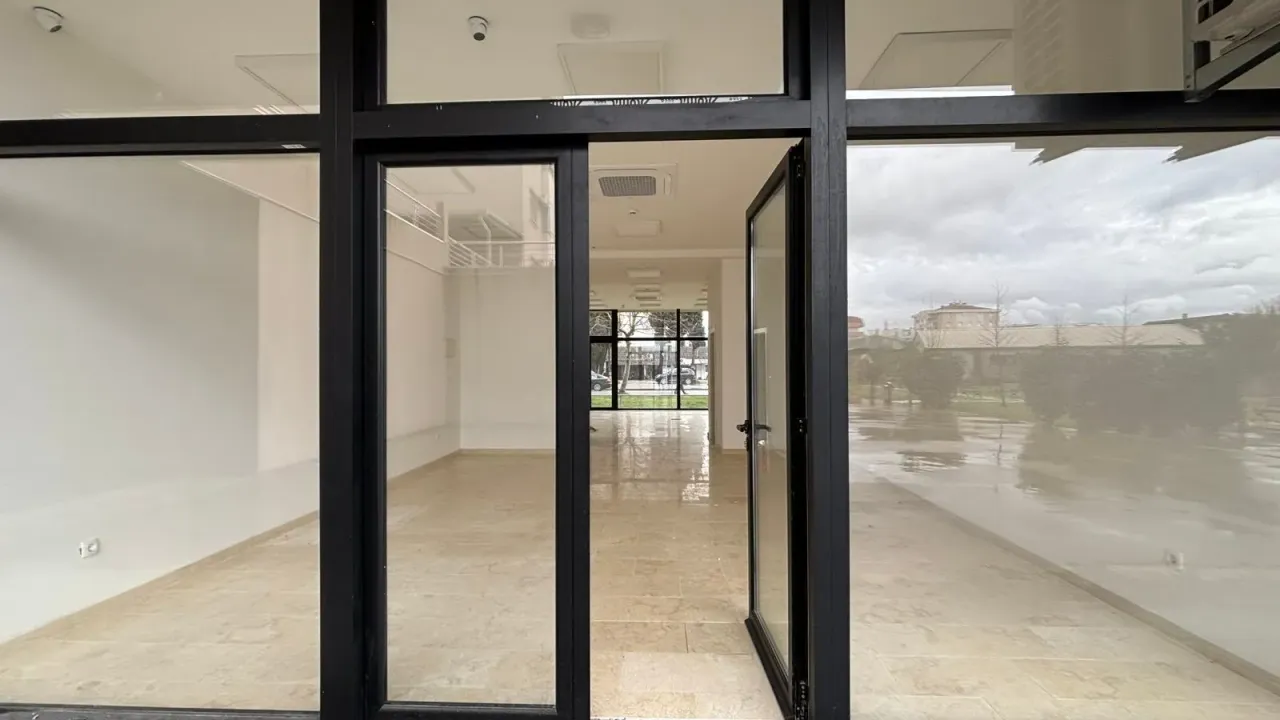 Rent, office space, 122m², Pobrežje, Podgorica