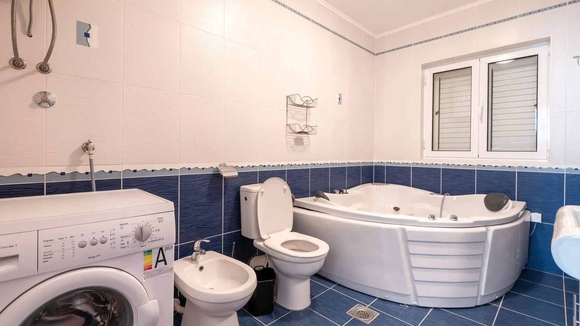 Prodaja, kuća, 185m², Krašići, Tivat