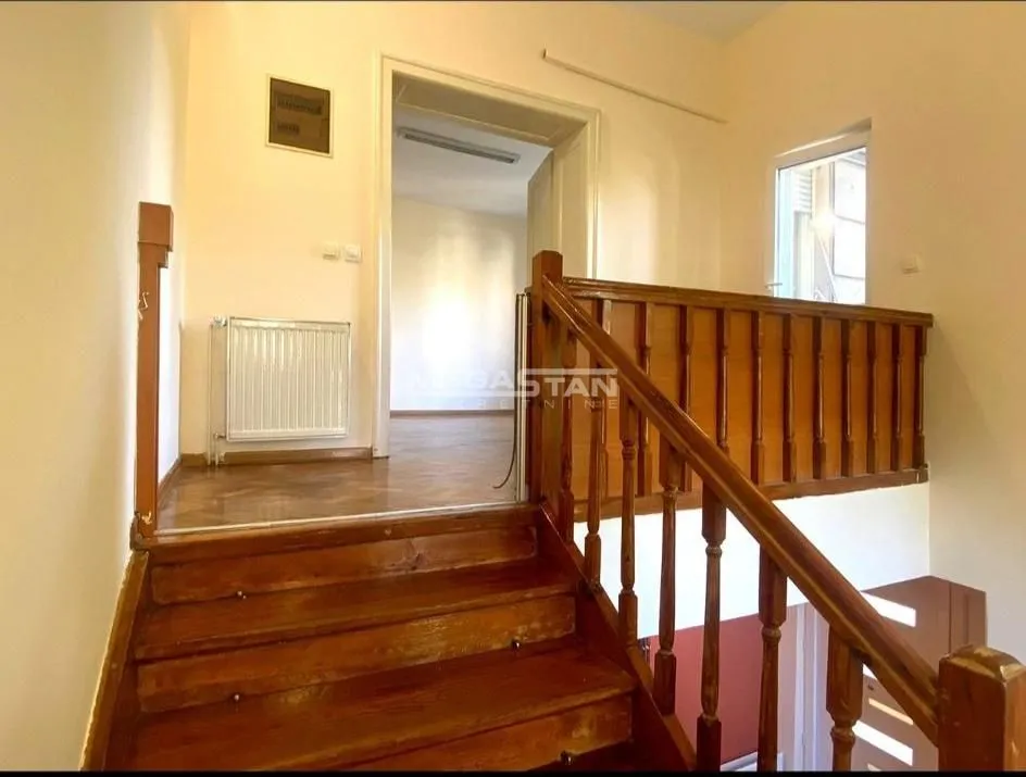 Sale, house, 161m², Bogoslovija, Palilula Sve Podlokacije