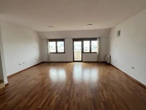 Izdavanje, četvorosoban stan, 200m², Preko Morače, Podgorica - image 3