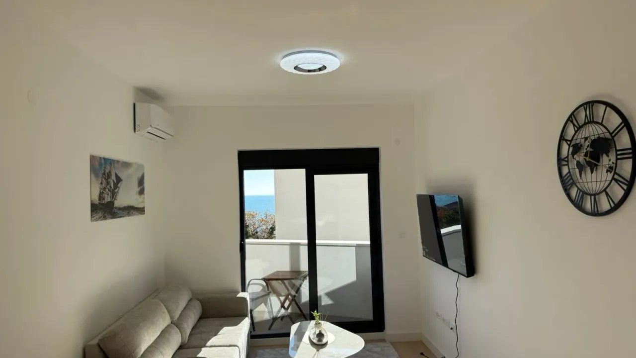 Rent, one bedroom apartment, 40m², Bečići, Budva