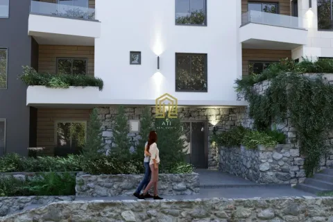 Eksterijer moderne stambene zgrade sa uređenim dvorištem. - image 13