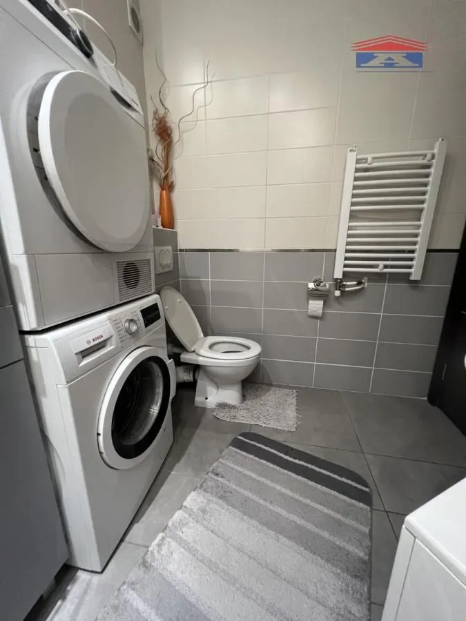 Izdavanje, dvosoban stan, 54m², Bulevar Evrope, Novi Sad Sve Podlokacije