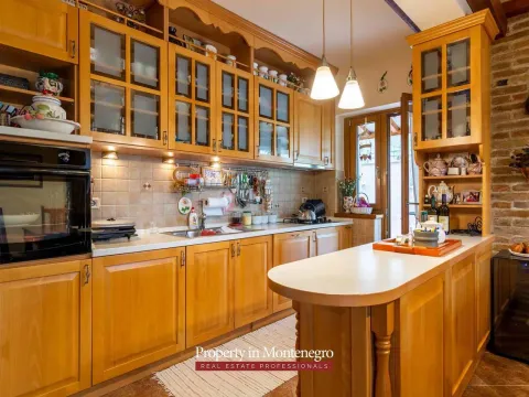 Prodaja, kuća, 303m², Orahovac, Kotor - image 30