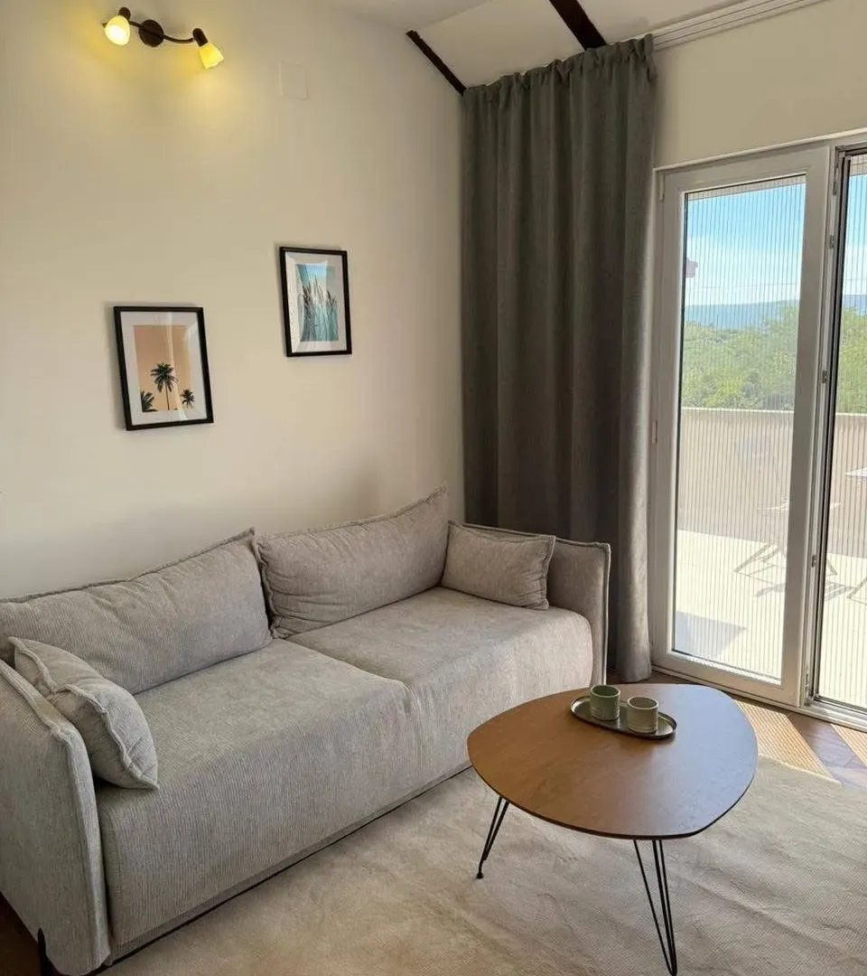 Izdavanje, jednosoban stan, 50m², Centar, Tivat