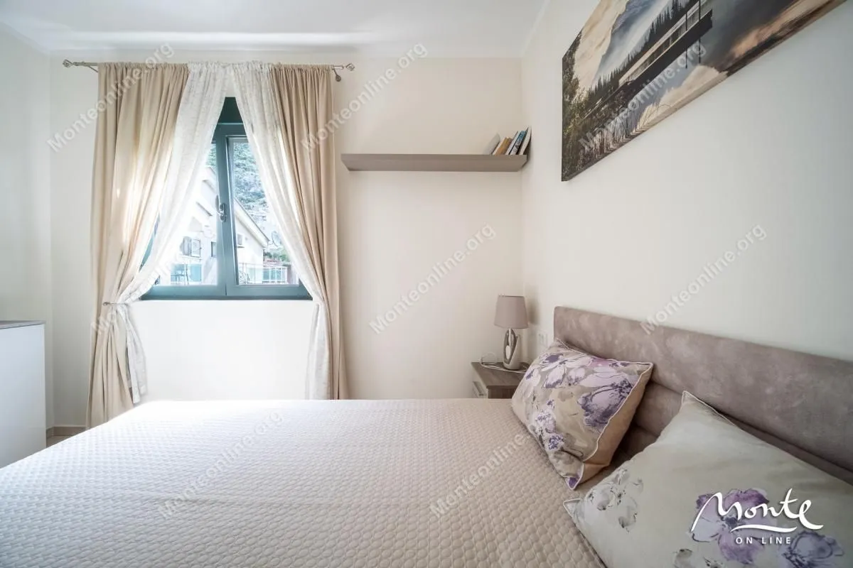 Prodaja, dvosoban stan, 109m², Dobrota, Kotor