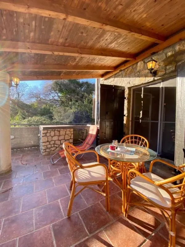 Izdavanje, kuća, 190m², Kruče, Ulcinj