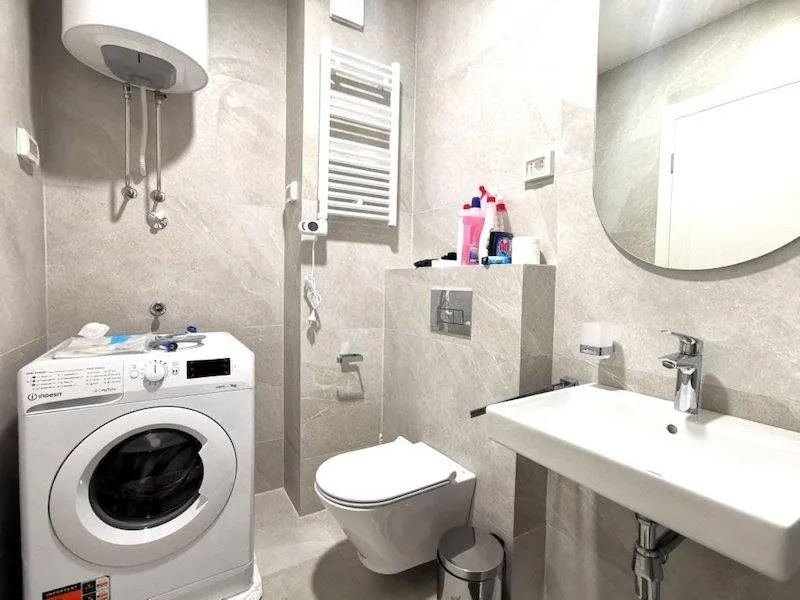 Izdavanje, jednosoban stan, 47m², Central Point, Podgorica