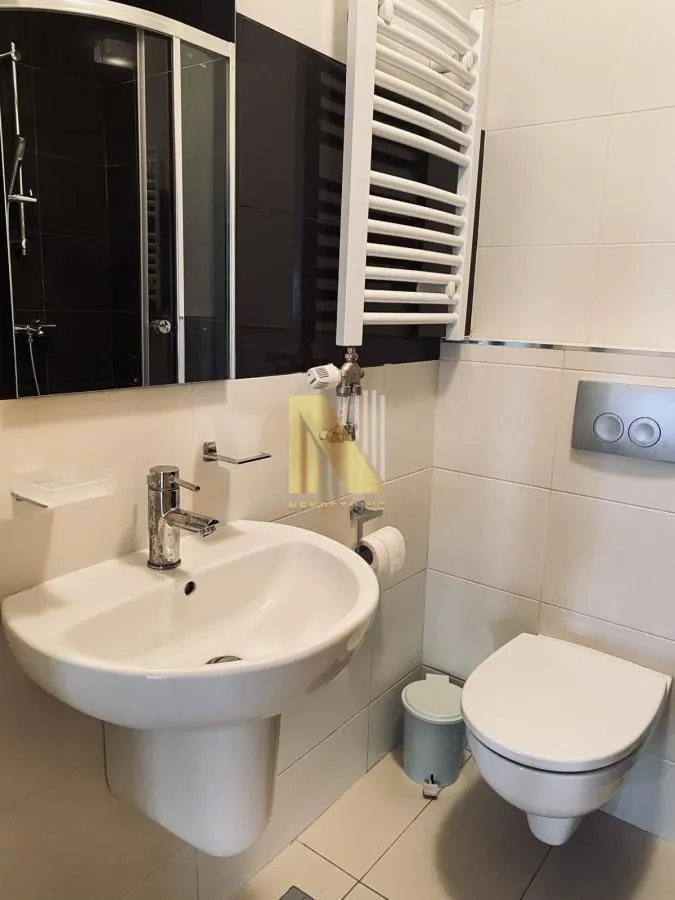 Izdavanje, četvorosoban stan, 98m², Centar, Novi Sad