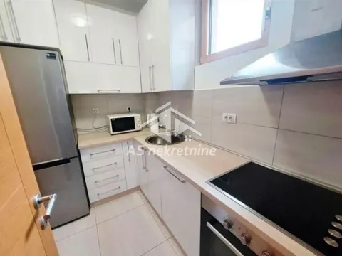 Rent, three bedroom apartment, 64m², Kalenić Pijaca, Vračar Sve Podlokacije - image 17