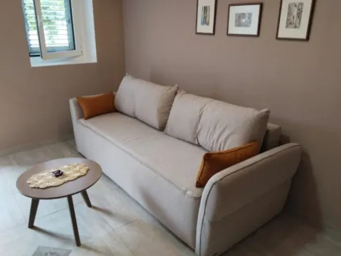 Izdavanje, garsonjera, 22m², Centar, Budva - image 2