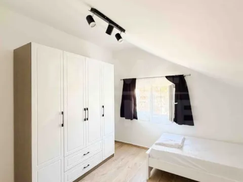 Rent, two bedroom apartment, 80m², Tivat, Crna Gora - image 5
