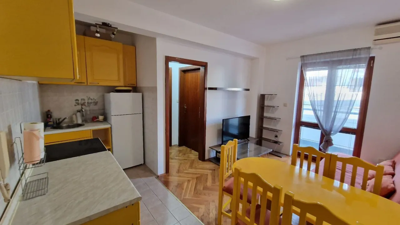 Izdavanje, jednosoban stan, 34m², Budva, Crna Gora