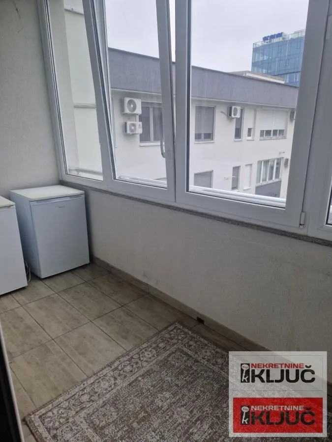 Izdavanje, dvosoban stan, 90m², Sajmište, Novi Sad