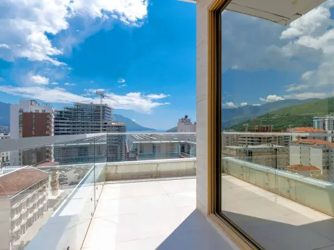 Prodaja, dvosoban stan, 210m², Budva, Crna Gora