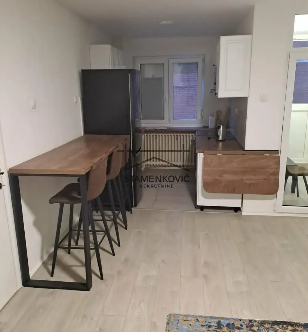 Prodaja, trosoban stan, 500m², Novo naselje, Novi Sad