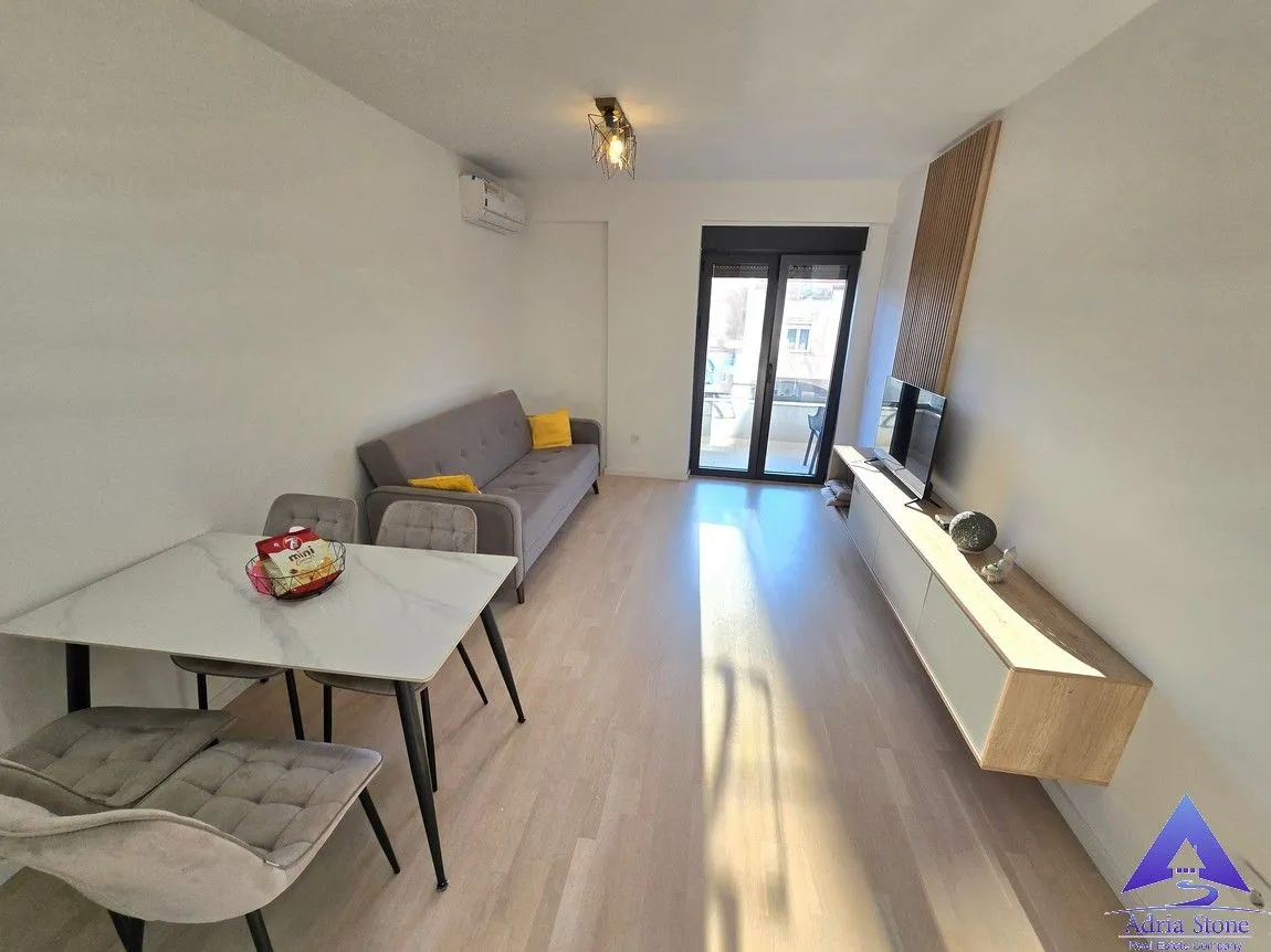 Rent, one bedroom apartment, 45m², Podkošljun, Budva