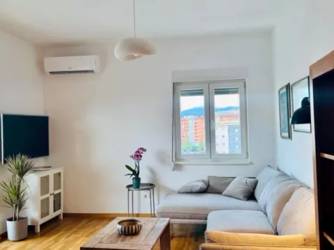 Izdavanje, jednosoban stan, 52m², City Kvart, Podgorica - image 1