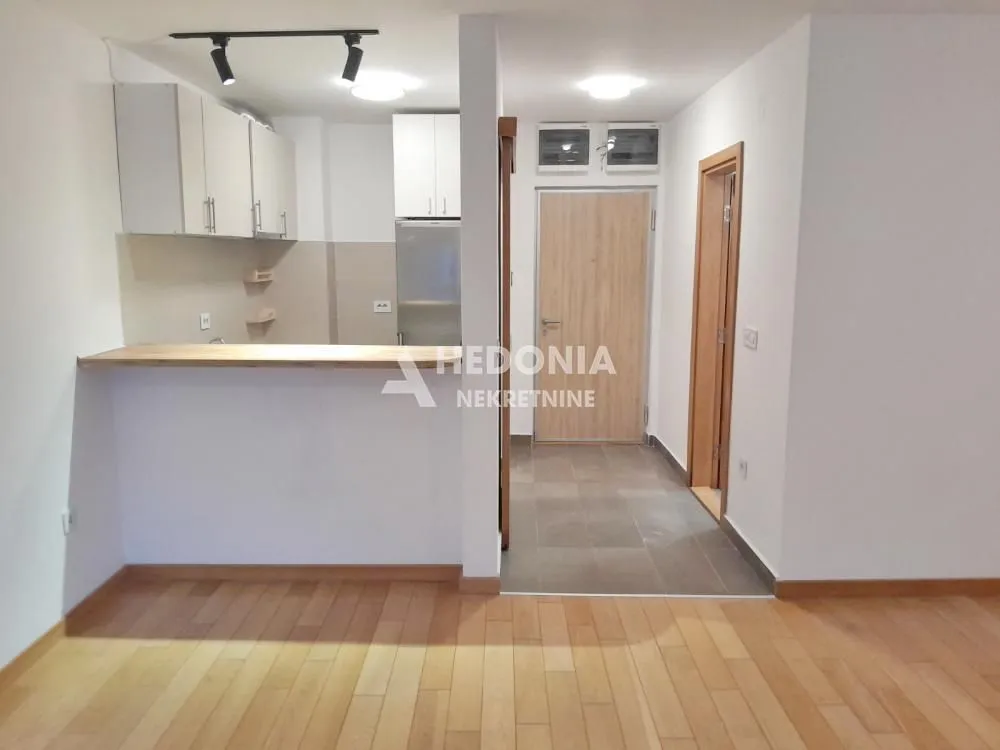 Prodaja, jednosoban stan, 37m², Zemun Sve Podlokacije, Beograd