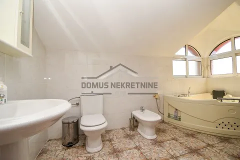 Izdavanje, kuća, 250m², Donja Gorica, Podgorica - image 18