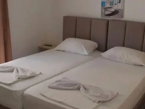 Prodaja, kuća, 350m², Centar, Bar - image 4