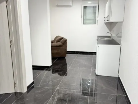 Izdavanje, jednosoban stan, 50m², Polje, Bar - image 8