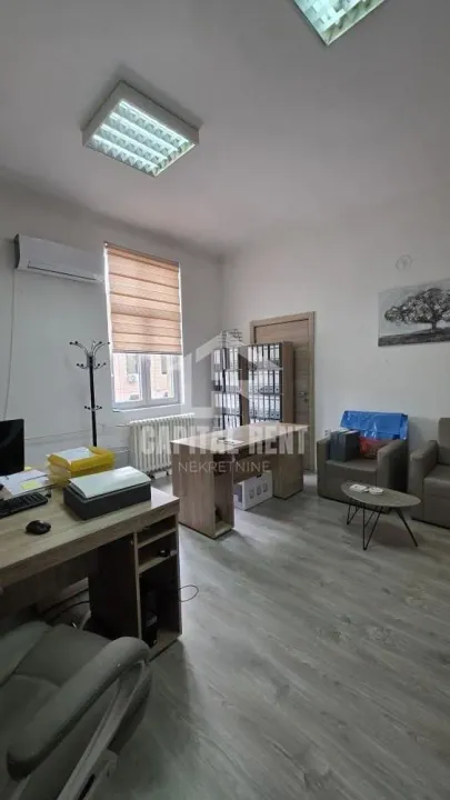 Rent, office space, 20m², Senjak, Beograd