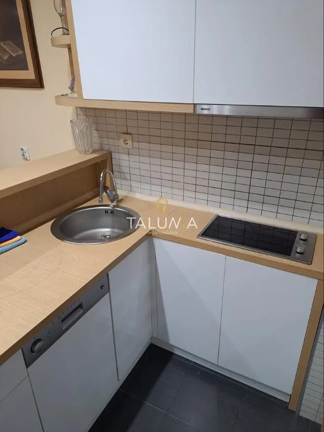 Rent, one bedroom apartment, 63m², Blok 6, Podgorica