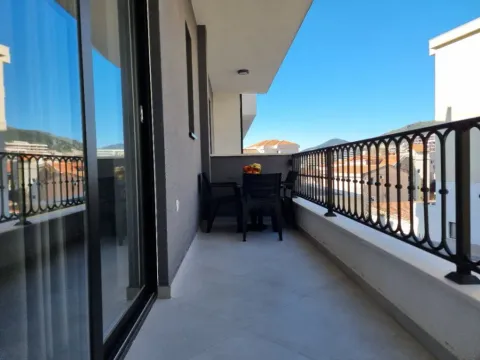 Izdavanje, garsonjera, 35m², Bečići, Budva - image 8