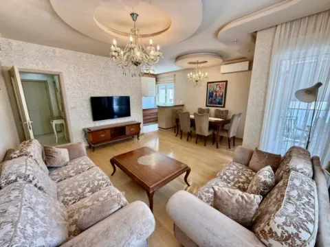 Izdavanje, trosoban stan, 100m², City Kvart, Podgorica - image 6