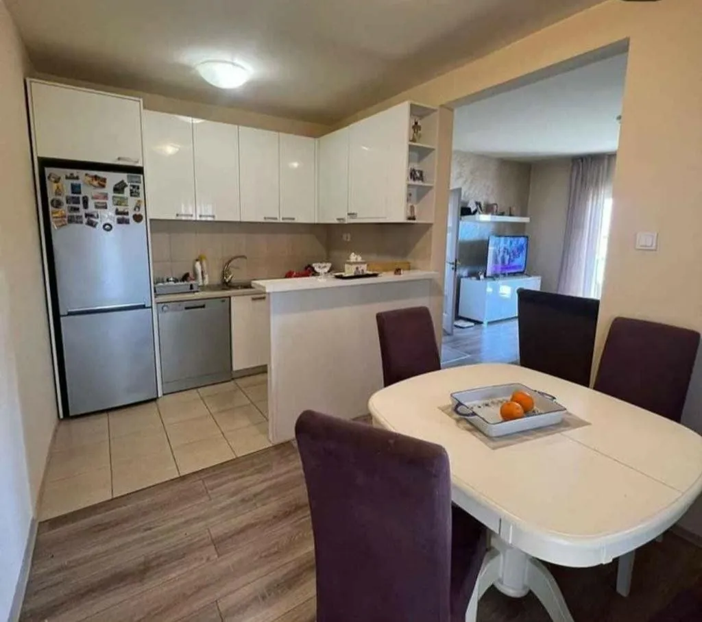 Izdavanje, kuća, 130m², Malo Brdo, Podgorica