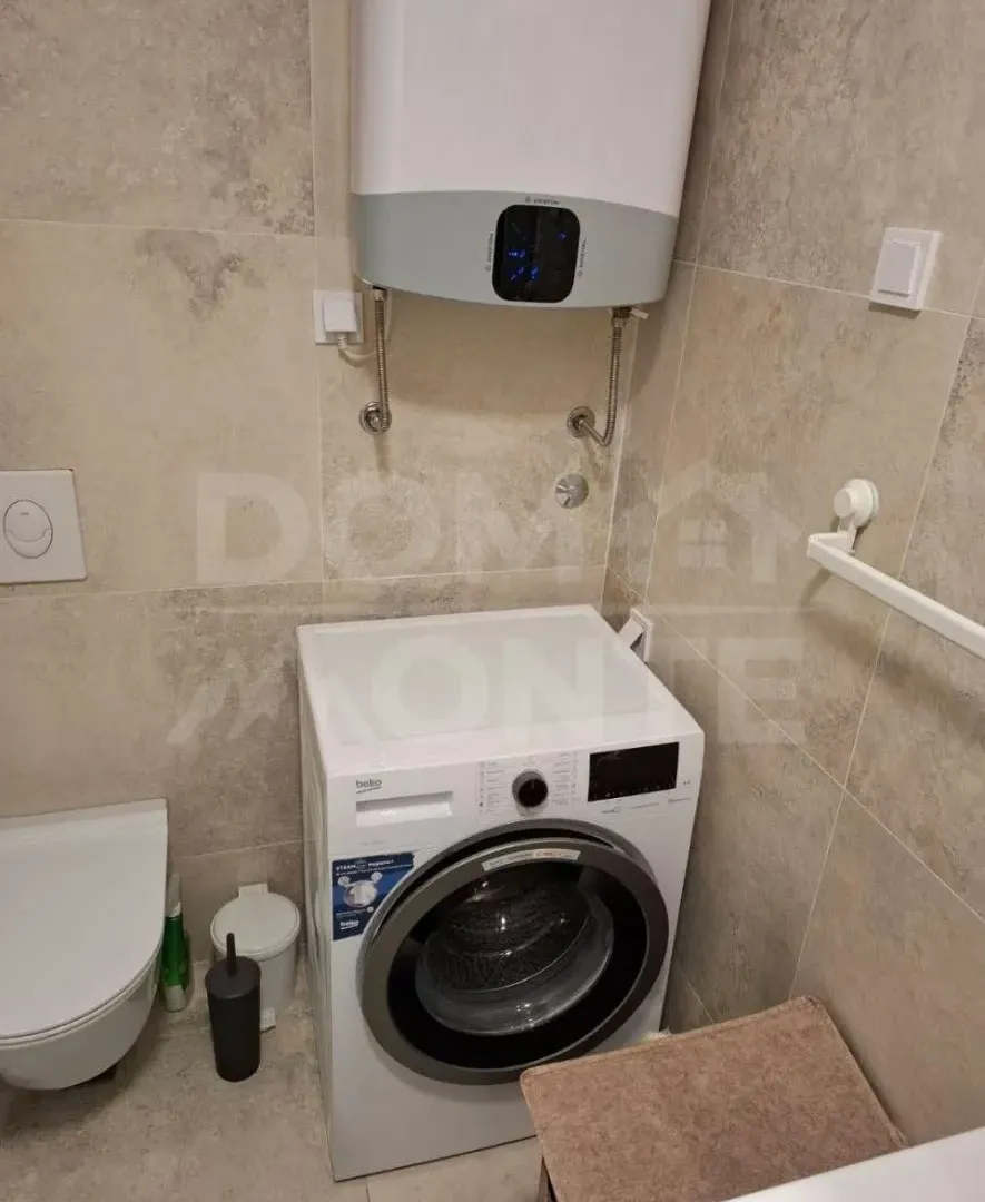 Izdavanje, dvosoban stan, 75m², Tivat, Crna Gora