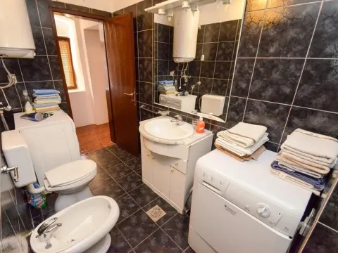 Sale, house, 240m², Kotor, Crna Gora - image 2