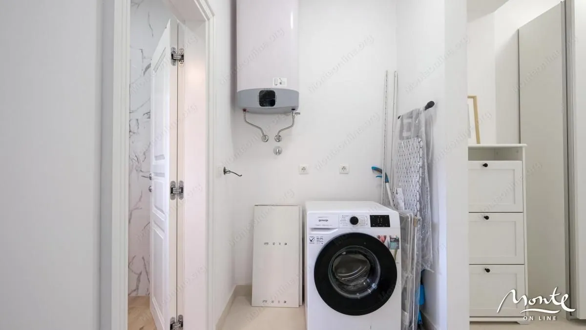 Prodaja, jednosoban stan, 50m², Centar, Tivat