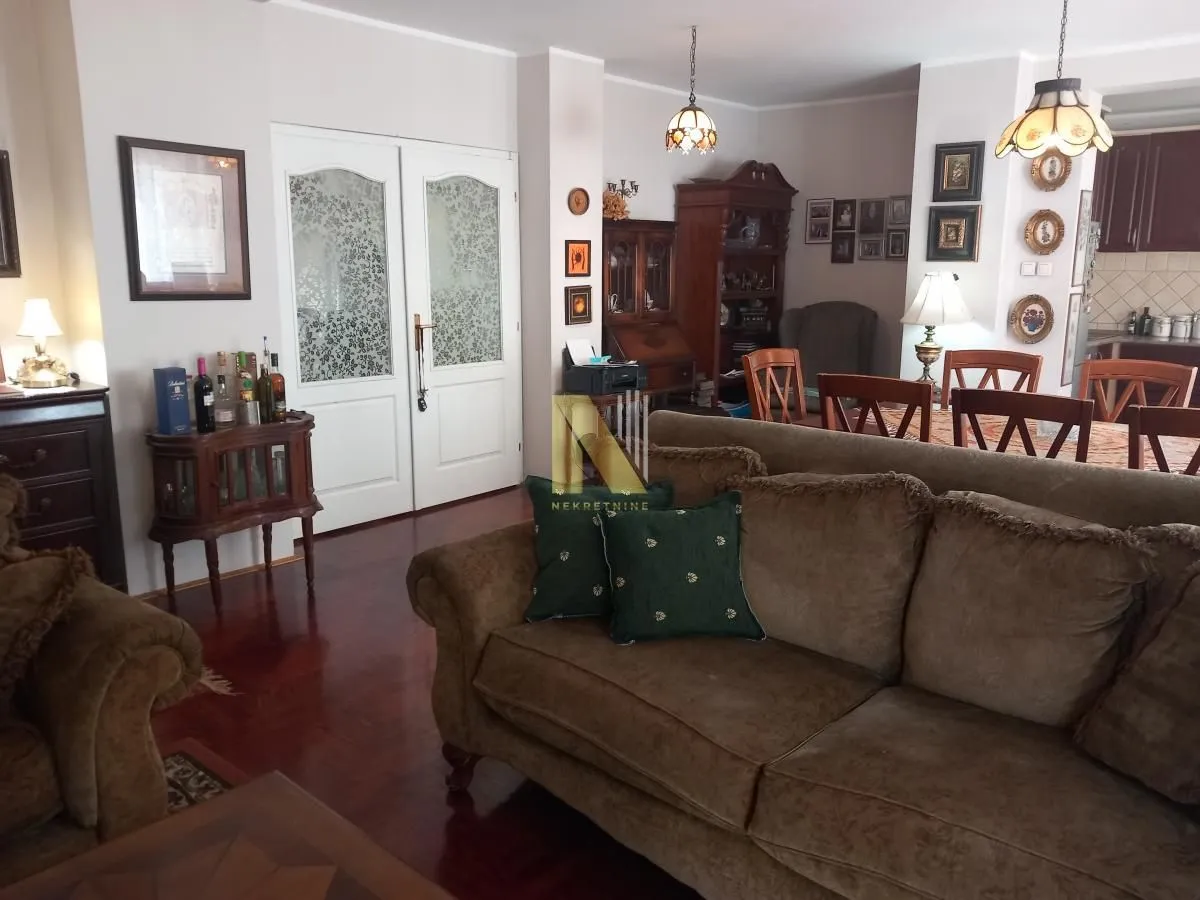 Prodaja, četvorosoban stan, 135m², Grbavica, Novi Sad Sve Podlokacije