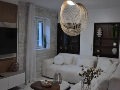 Prodaja, trosoban stan, 100m², Muo, Kotor - image 8