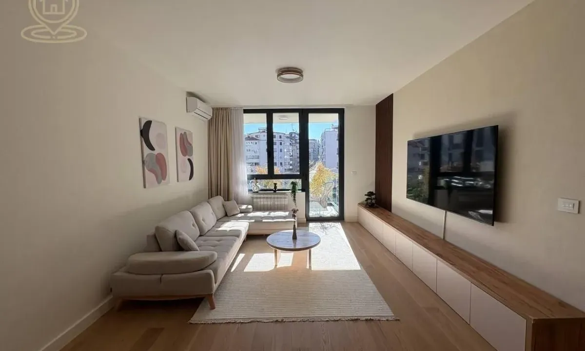 Izdavanje, trosoban stan, 78m², Savski Venac, Beograd