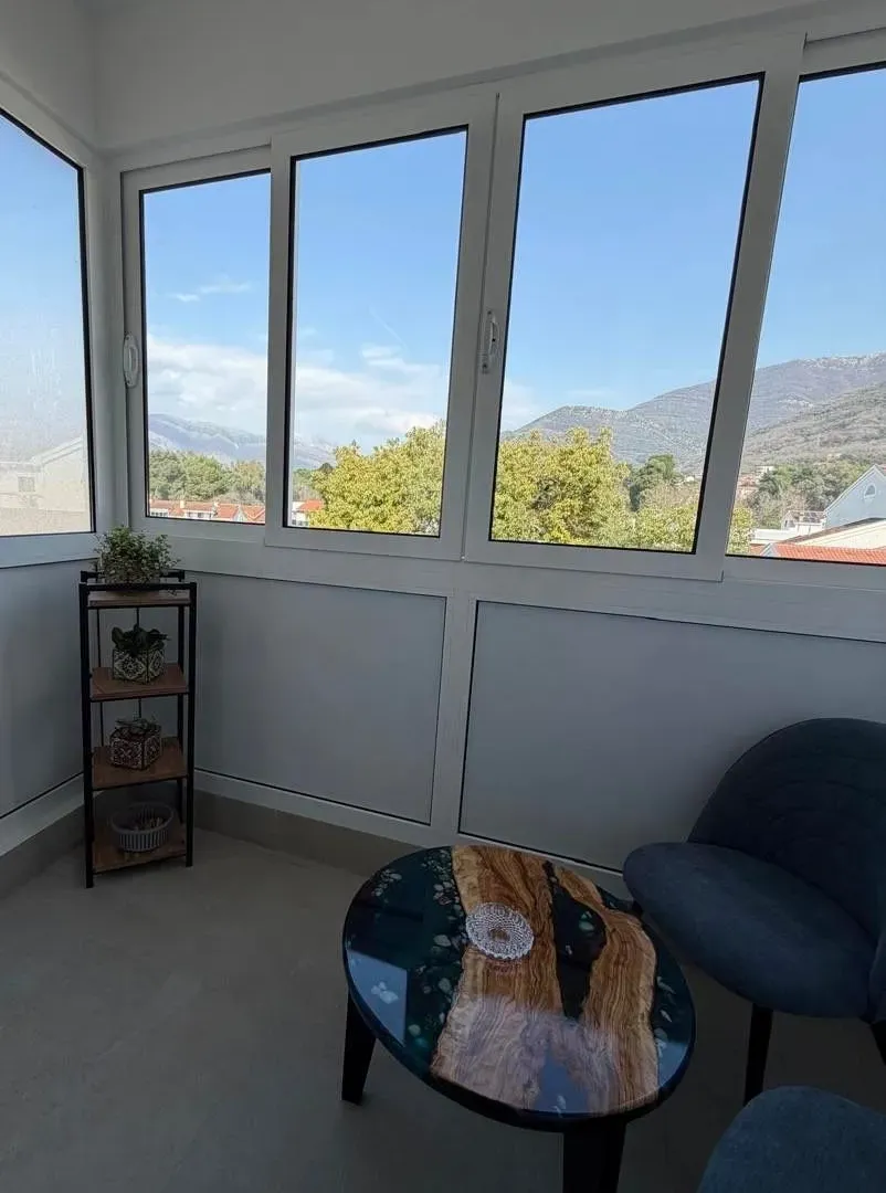 Izdavanje, jednosoban stan, 45m², Centar, Tivat