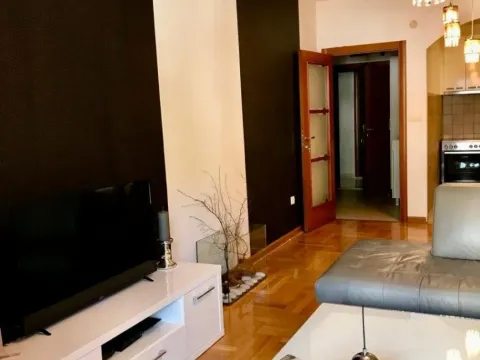 Izdavanje, dvosoban stan, 65m², Budva, Crna Gora - image 8