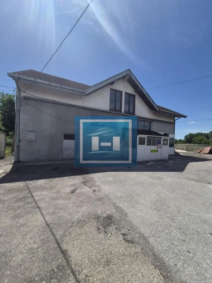 Rent, office space, 360m², Zmič, Paraćin