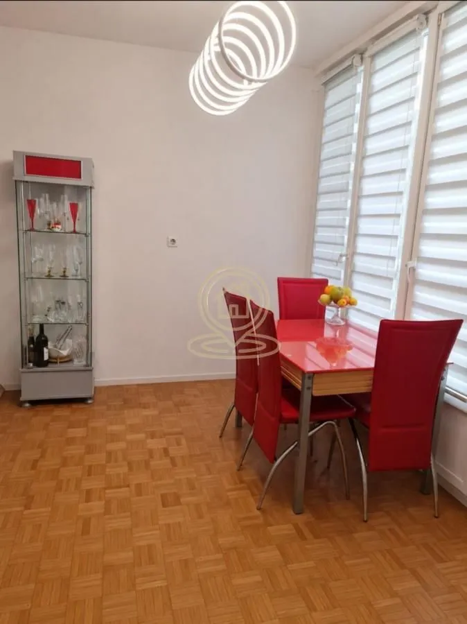 Izdavanje, četvorosoban stan, 90m², Novi Beograd Blok 28, Novi Beograd Sve Podlokacije