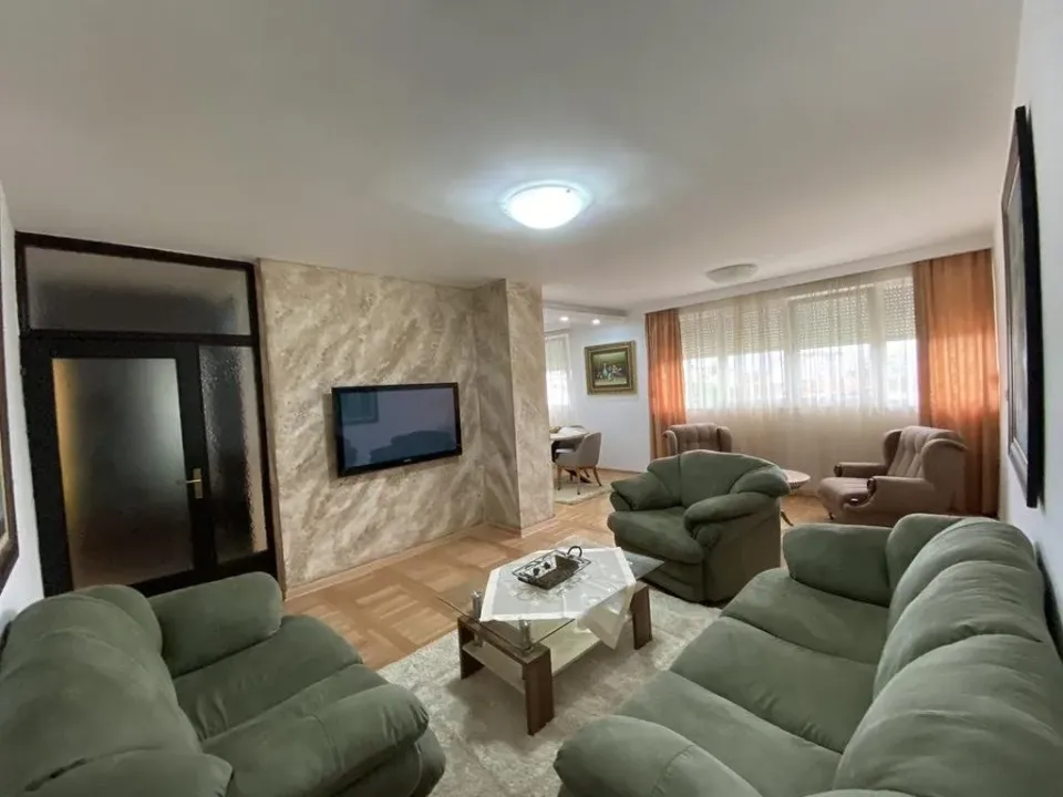 Izdavanje, dvosoban stan, 80m², Stari Aerodrom, Podgorica