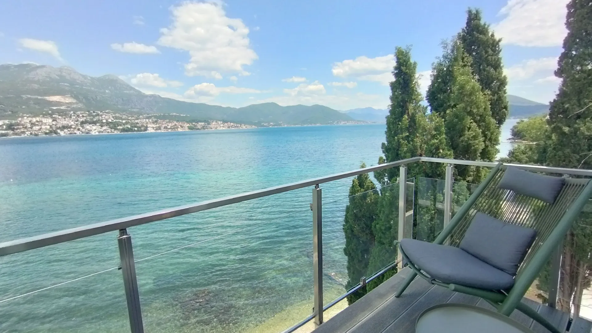 Prodaja, dvosoban stan, 64m², Njivice, Herceg Novi