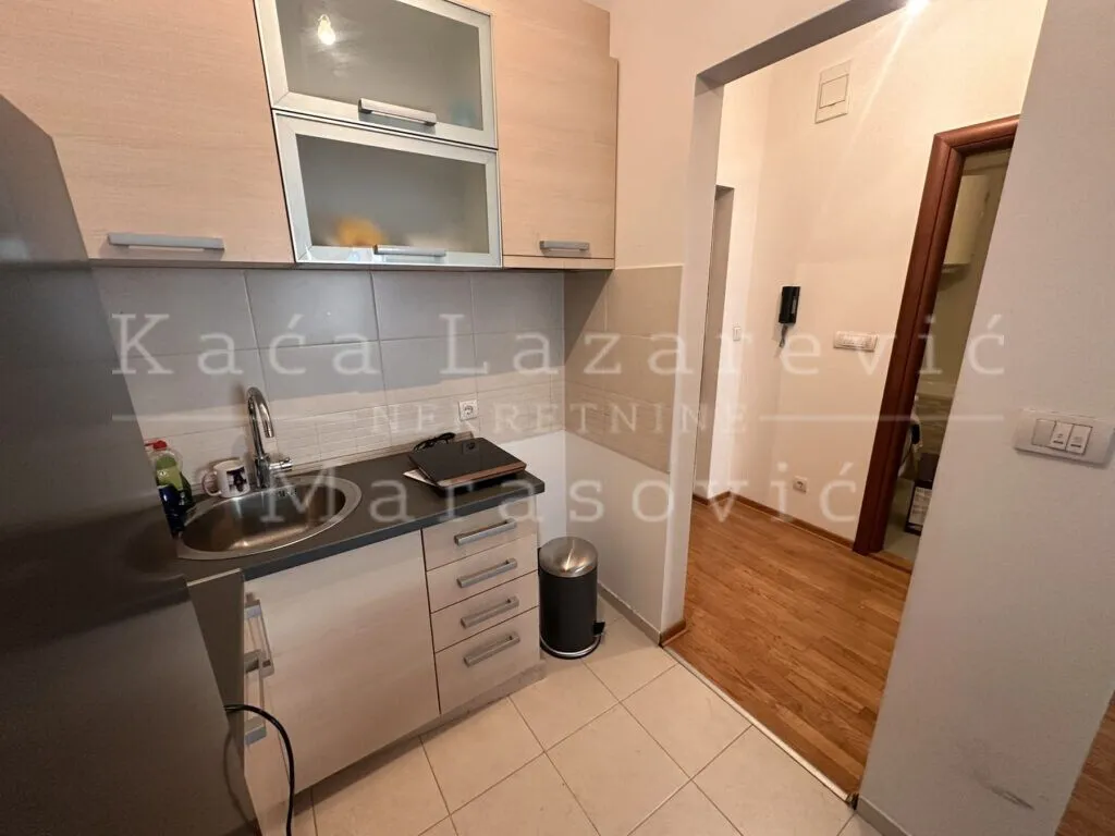 Prodaja, dvosoban stan, 40m², Kluz, Zvezdara Sve Podlokacije