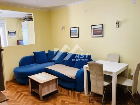Izdavanje, jednosoban stan, 33m², Bulevar Oslobodjenja, Novi Sad Sve Podlokacije