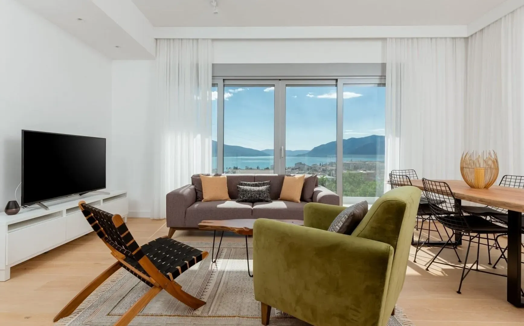 Izdavanje, četvorosoban stan, 273m², Marići, Tivat