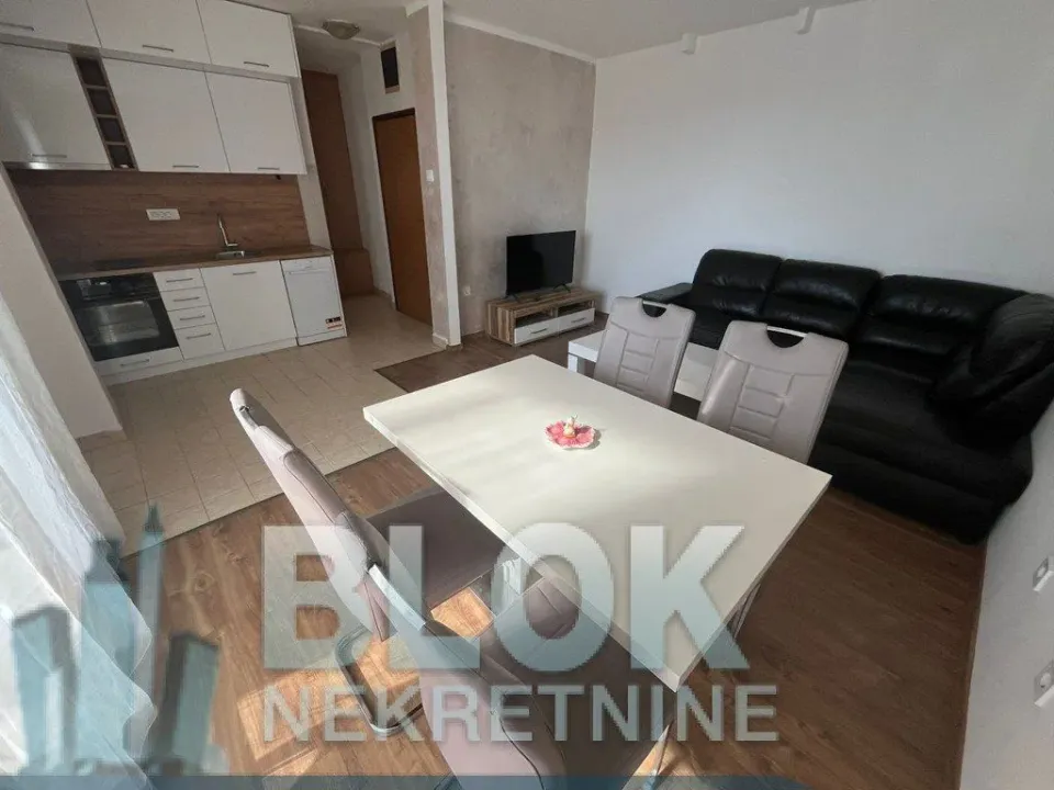 Izdavanje, jednosoban stan, 42m², Blok 6, Podgorica